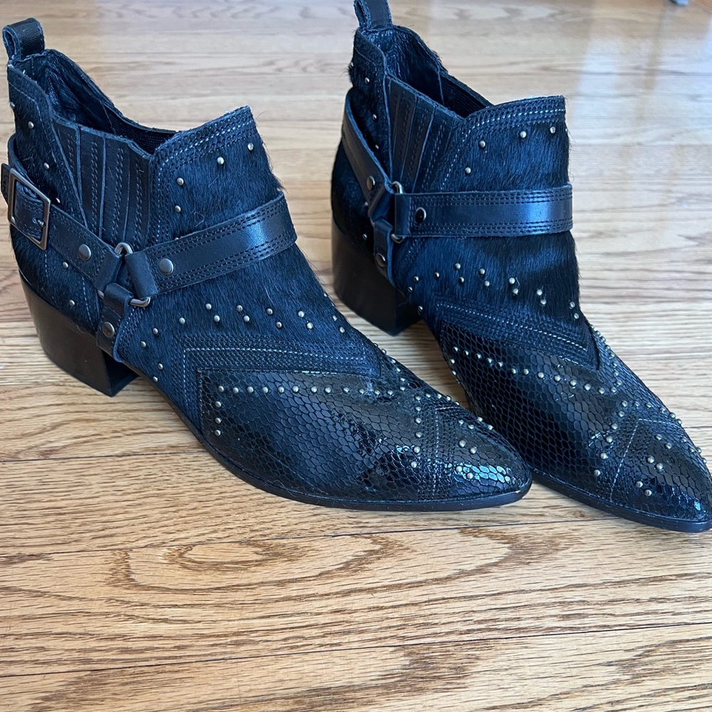 Donald Pliner Booties